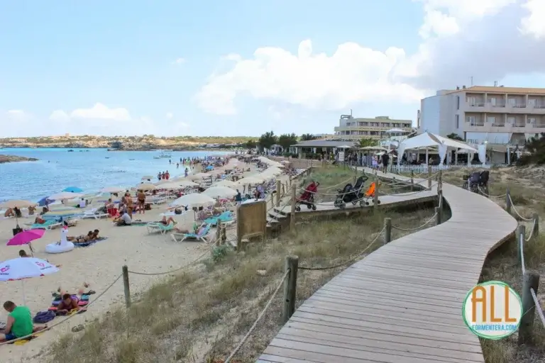 Es Pujols strand, Formentera