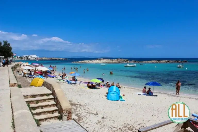 Es Pujols strand, Formentera