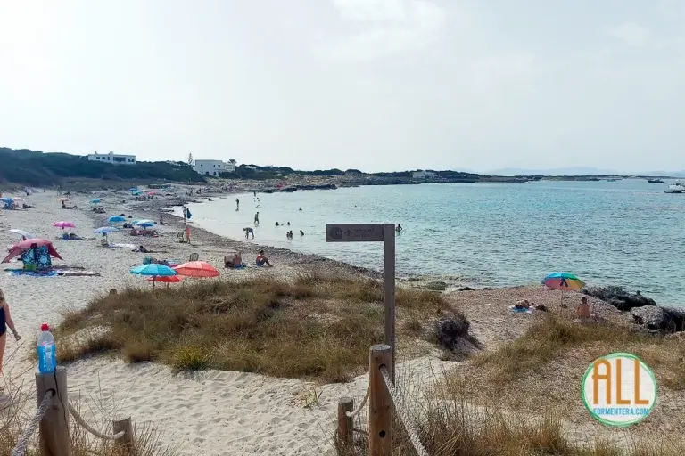 Pasarela de acceso a la playa de Ses Canyes, Formentera