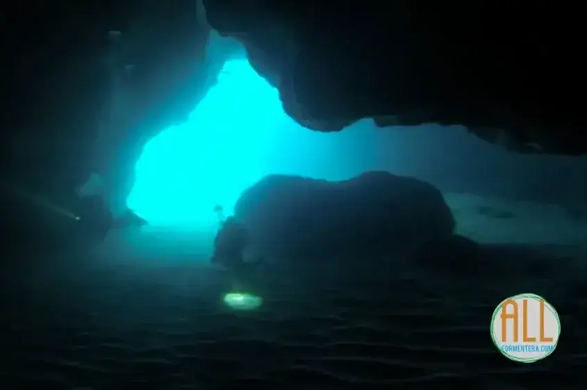 Duiken in de grotten van San Guillem Punta Rasa, Formentera