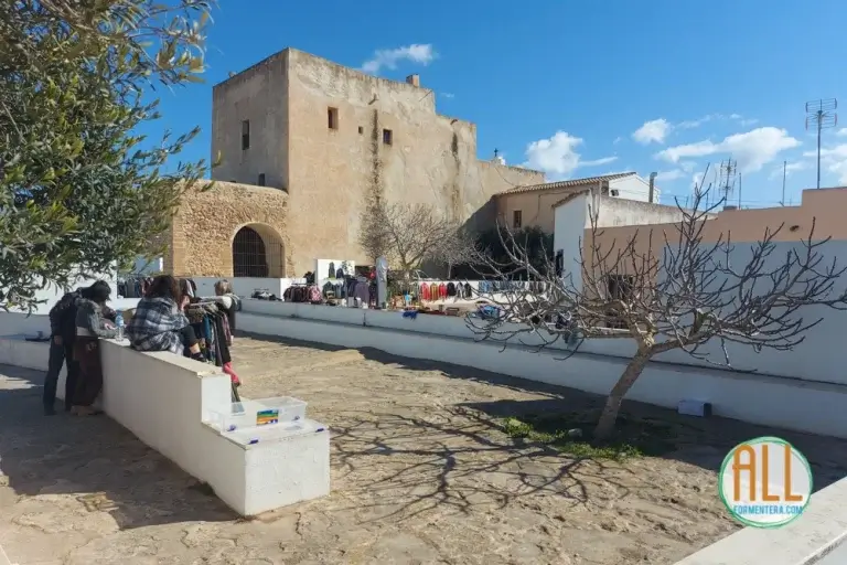Mercadillo de segunda mano de Sant Francesc, Formentera
