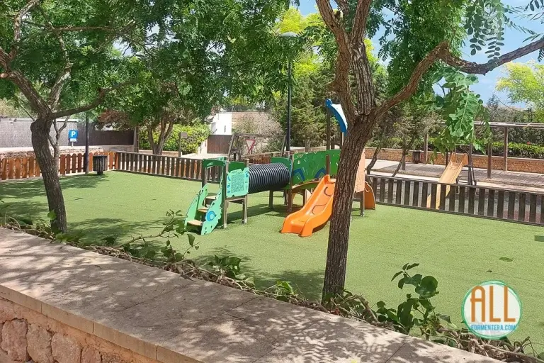 Parque infantil en la urbanización de Ses Bardetes, Sant Francesc